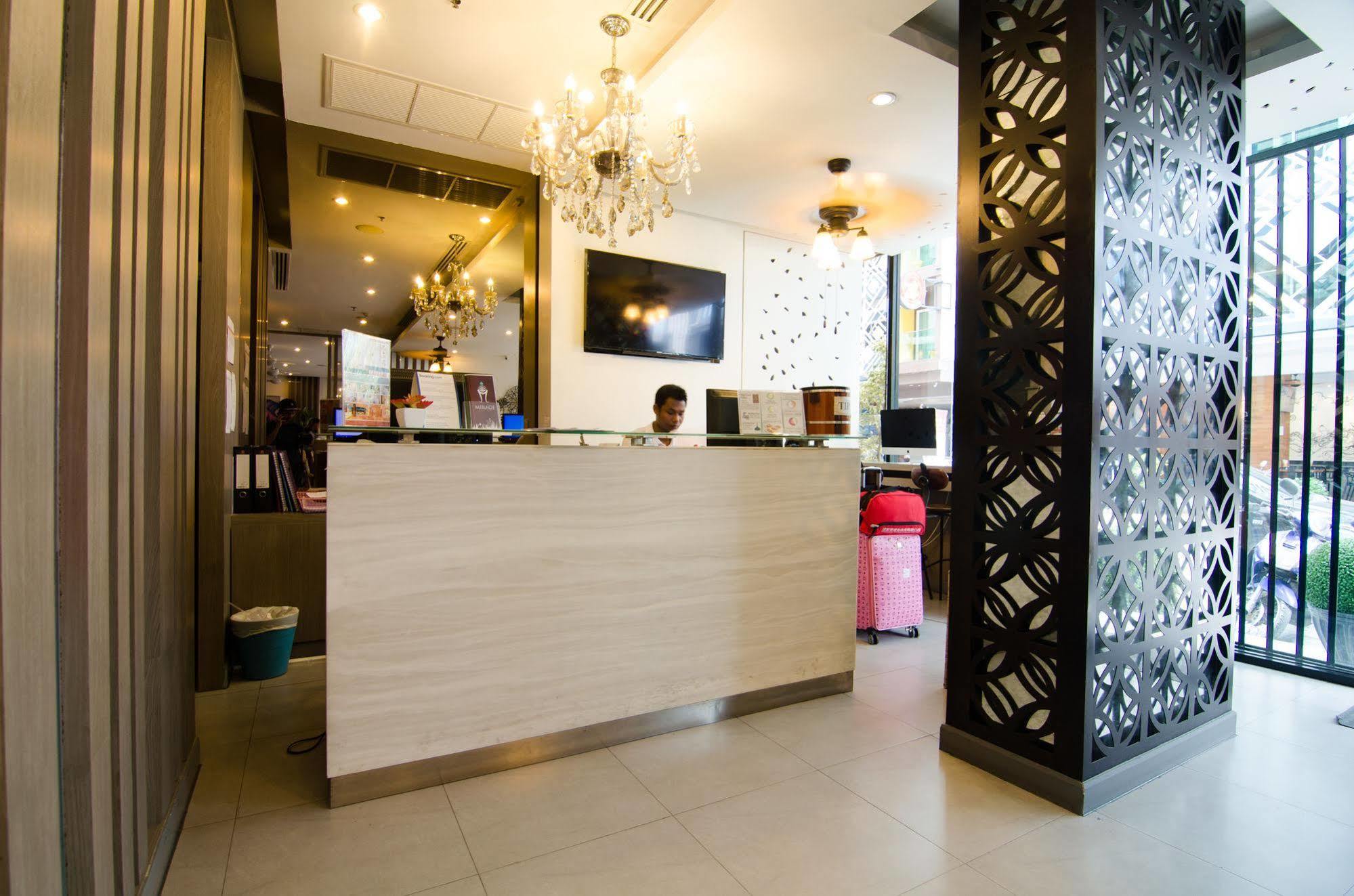Mirage Express Patong Phuket Hotel Exterior foto